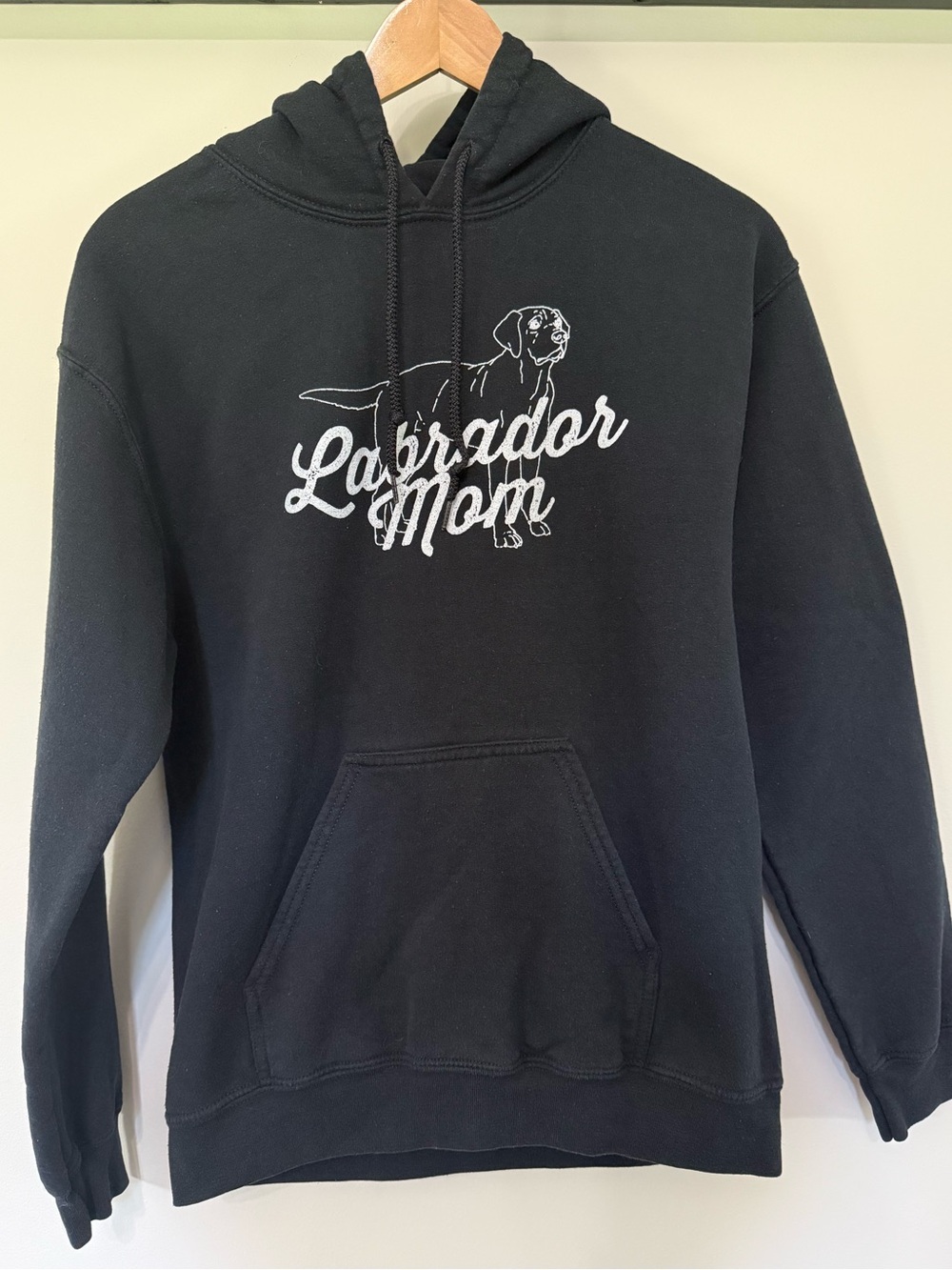Labrador Mom Black Gildan Sweatshirt